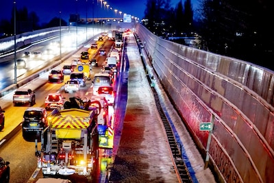 LIVE sneeuw | Rijkswaterstaat over thuiswerkadvies: ‘Sneeuwschuivers en strooiwagens hebben ook ruimte nodig’