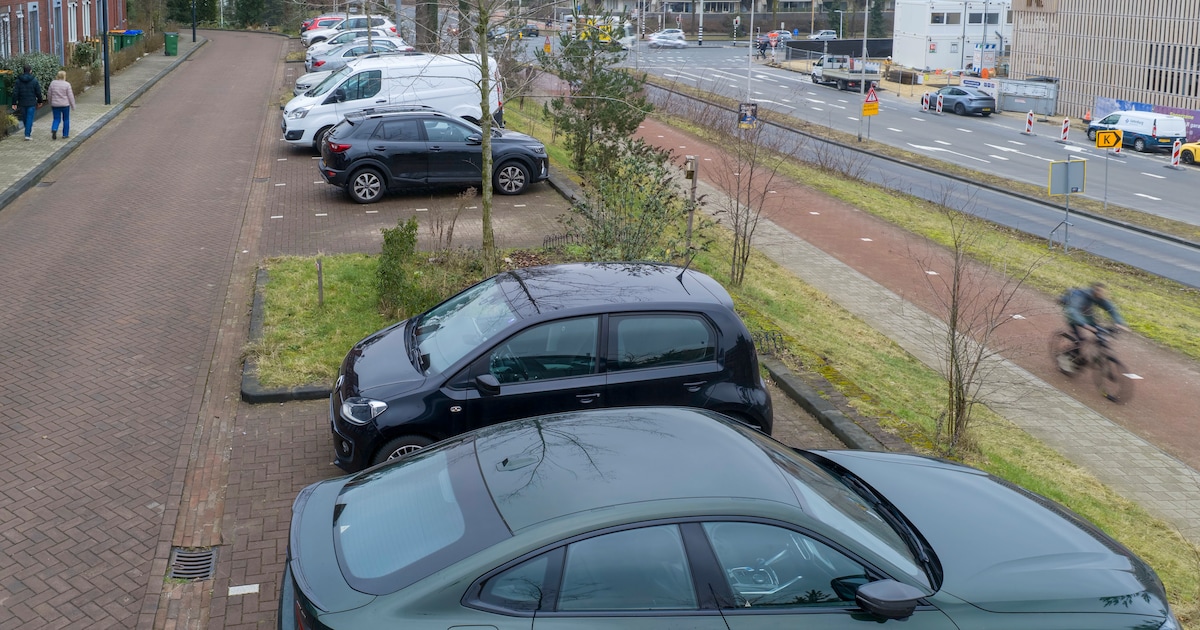 Bijna helft van bewoners Enka reageert op enquête over betaald parkeren