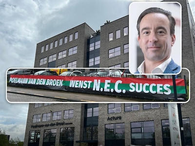 Advocaat Erik ziet dat helft van enorm NEC-spandoek ineens weg is: ‘Welke nepsupporter heeft dit ged