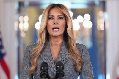 Melania Trump ontkent relatie met Epstein: ‘Valse foto’s en beweringen doen al jaren de ronde’