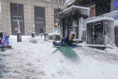 ‘Beestachtige bomcycloon’ legt New York lam: ‘Afgelopen tien jaar geen storm van deze omvang meegemaakt’