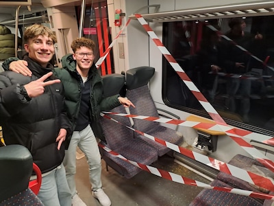 Jan verwachtte een grote mond nadat jongen trein onderkotst, maar vrienden maken coupé blinkend schoon: ‘Dit biedt hoop’