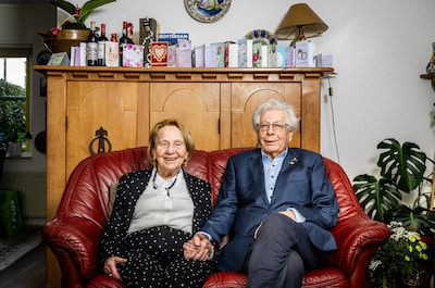 Rens (92) en Leny (93) zijn zeventig jaar getrouwd: ‘Ze blijft een heel mooie vrouw’