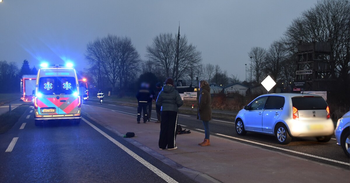 Automobilist stapt na botsing uit en wordt aangereden in Heerewaarden