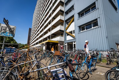 Na dertig jaar moeten Jurjen (58) en zijn vrouw mogelijk weg uit studentencomplex