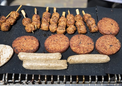 Hoe moet je plantaardige kipstukjes voortaan noemen? Bekende reclamemaker geeft een voorzetje