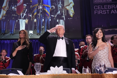 Complotdenkers maken overuren na schietpartij rond Donald Trump: ‘Alles in scène gezet’