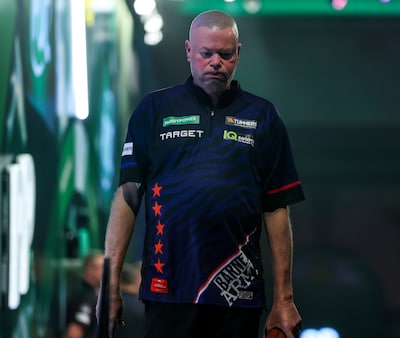 Rampavond voor Raymond van Barneveld op WK darts: ‘Wat nu? Elke week pijn lijden wil niemand’