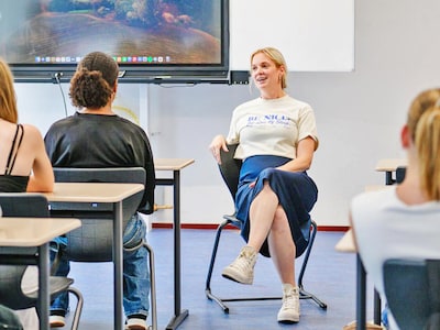 Naaktfoto van Francien (39) ging school rond, nu staat ze voor de klas én bereikt ze online duizenden ouders