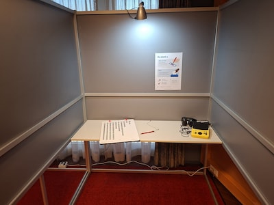 Blinden en slechtzienden stemmen zelfstandig in Grave dankzij deze hulpmiddelen