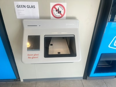 Lange rijen voor statiegeldautomataat in supermarkt voorbij: plastic flessen en blikjes in één keer inleveren