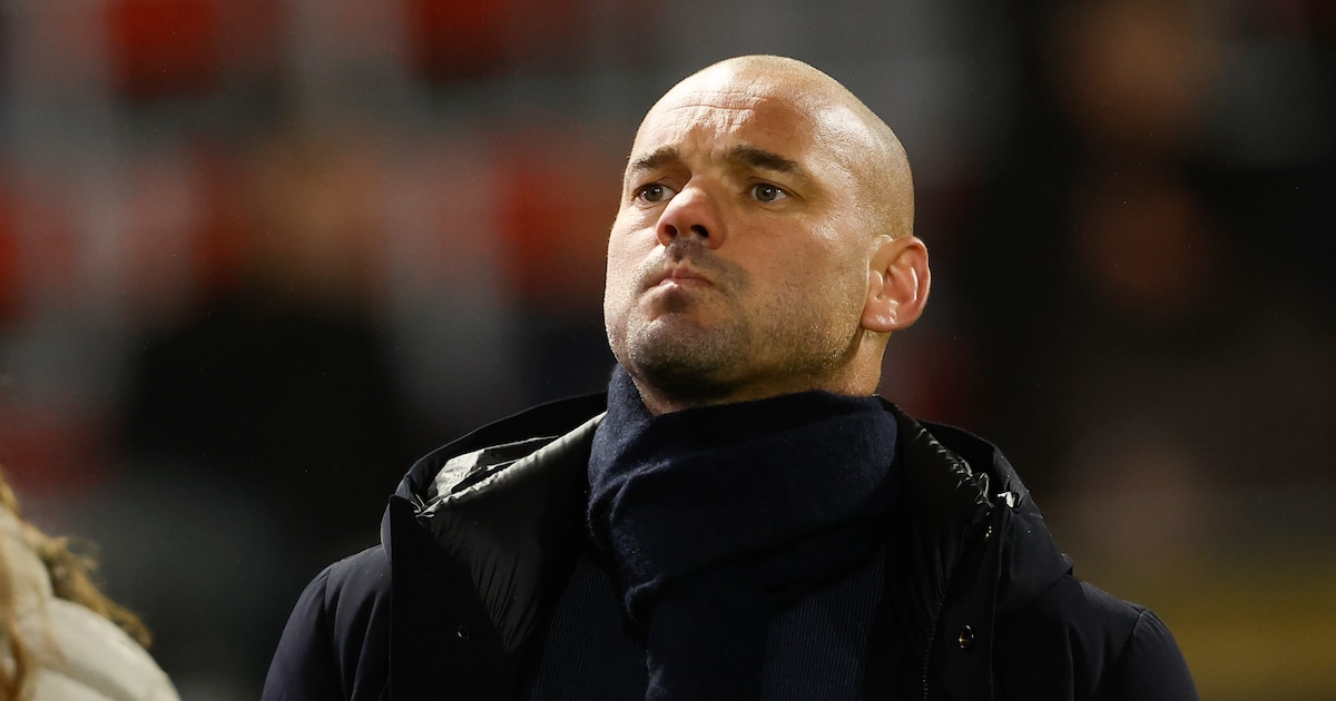 Debuut aanstaande? Recordinternational Wesley Sneijder bij wedstrijd­se­lec­tie van vierdeklas­ser v