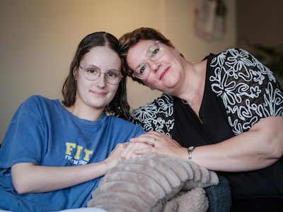 Floortje krijgt drie keer kanker en overlijdt op 19-jarige leeftijd: haar moeder maakt nu haar laatste wens waar