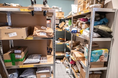 PostNL en DHL hebben bijna evenveel pakketpunten, maar die van PostNL zijn vaker in de buurt