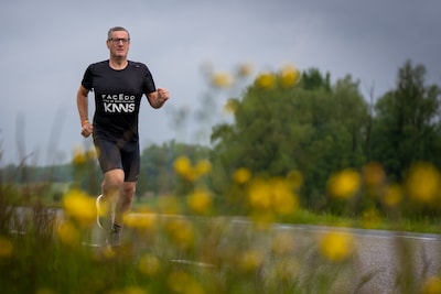 Manfred start loodzware Roparun met zijn dochters na verlies van hun moeder: ‘Je slaapt hooguit twee