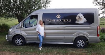 Nancy begint trimsalon op wielen in en rondom Arnhem: ‘Soms zijn mensen aan het werk terwijl de hond