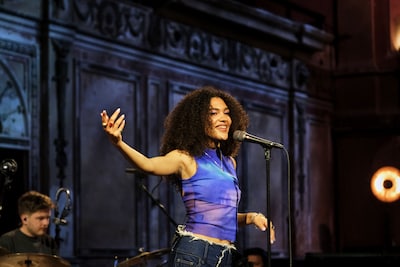 Monsterhit van Olivia Dean bereikt 1 miljard streams op Spotify