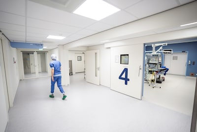 Operatieassistent tijdens dienst in Groene Hart Ziekenhuis opgehaald door arrestatieteam