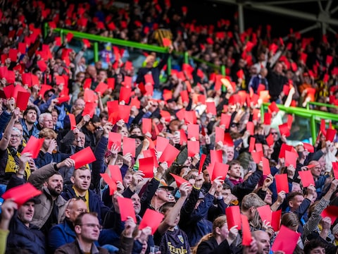 Van duizenden rode kaarten tot brieven naar Zeist: Vitesse-supporters ...
