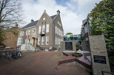 Steviger glas en aangepaste balies: gemeentehuis Haaksbergen moet veiliger