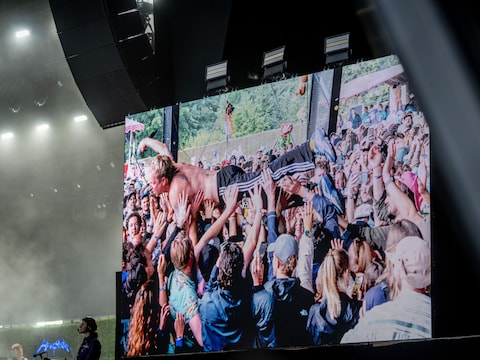 Activistisch Hang Youth speelt 33 nummers in een uur en heeft kritiek op (bijna) alles