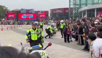 Ophef in China: agent die kind aanrijdt bekommert zich eerst om eigen motor