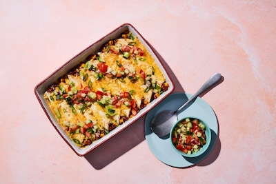 Wat Eten We Vandaag: Burritoschotel met frisse tomaten-komkommersalsa