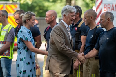Dodental door flatbrand Antwerpen naar beneden bijgesteld, Belgische koning bezoekt rampplek