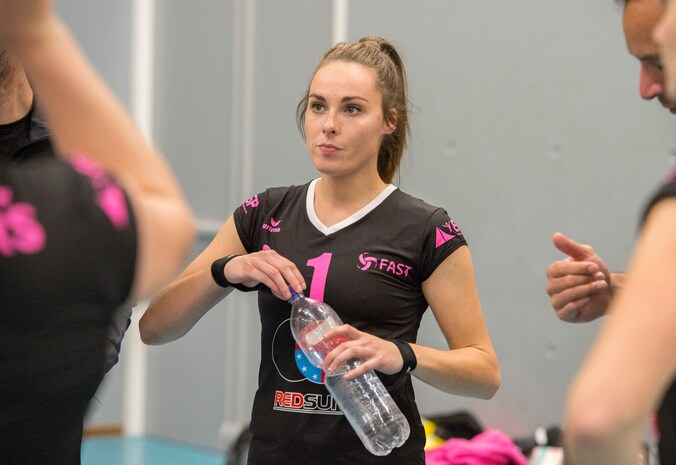 Competitieherstart? Rachel Feron ziet af van topvolleybal, werk in het ...