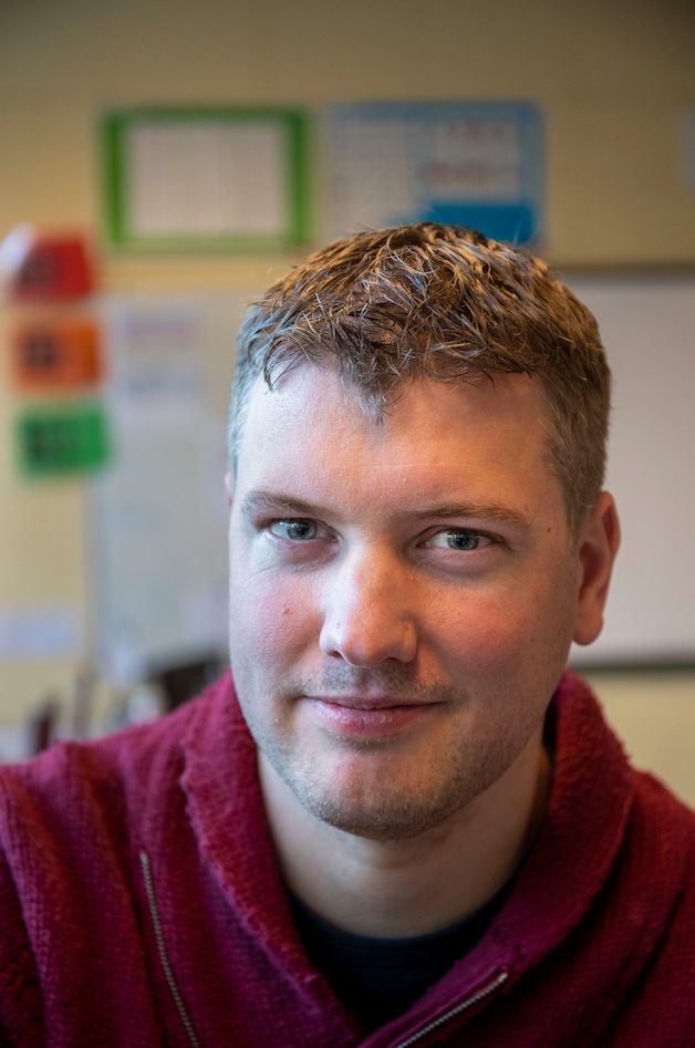 Timon staat voor de klas: ‘Toen mijn vrouw beviel, zijn mijn leerlingen ...