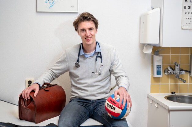 Volleybal-veteraan Hugo Rijken voelt zich nog zo fit als een hoentje ...
