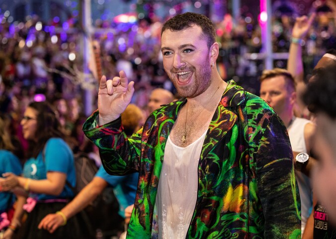 Sam Smith uitgescholden op straat vanwege coming-out: ‘Spuugde zelfs ...