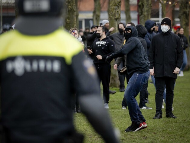 Premier Rutte noemt rellen crimineel geweld: ‘Wat bezielt deze mensen ...