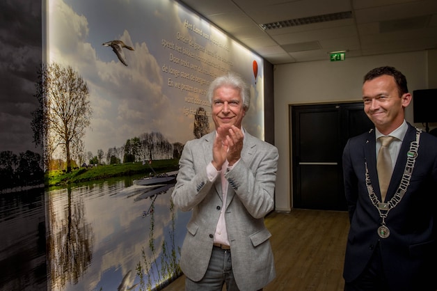 Boudewijn de Groot krijgt klein duwtje uit Land van Maas en Waal ...
