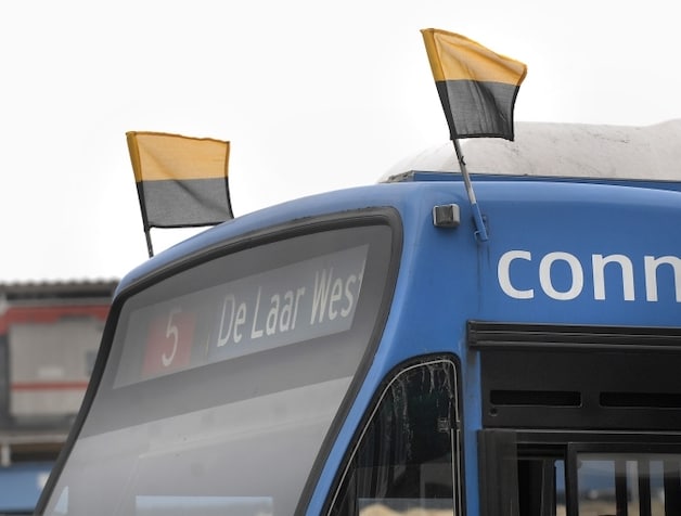 Trolleybussen vlaggen weer voor duels Vitesse | Regio | De Gelderlander.nl
