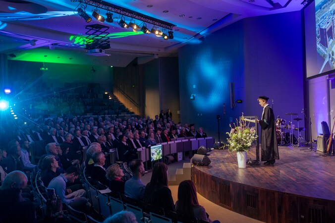 Universiteit Viert Wereldvrouwendag Met Installatie Eerste Vrouwelijke 