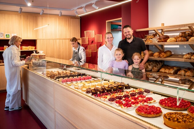 De bakkers van Renders klusten zelf mee bij de verbouwing: ‘Die was ...