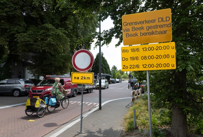 Zomerchaos door grenscontroles op A12: sluipverkeer leidt tot irritatie ...