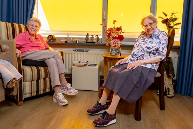 Na 40 jaar elke dag samen, werden Corrie (85) en Lena (92) uit elkaar ...
