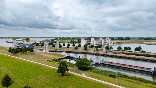 Sluis Lith en Heerewaarden dicht: kans op kortsluiting door lekkend dak ...