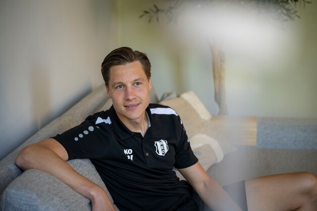 Twan Weghorst (het broertje van) over zijn werk als piloot, Ajax-spits ...