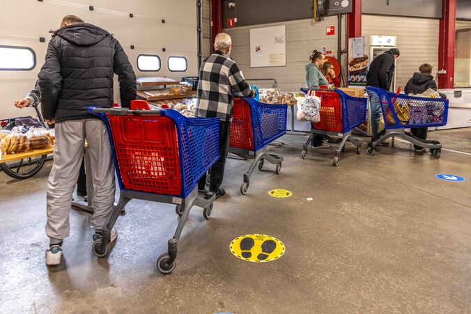 Zzp’ers en AOW’ers melden zich bij voedselbank: ‘Zijn ook mensen met ...