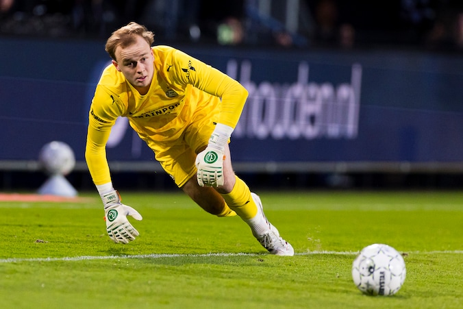 Niek Schiks verlengt zijn contract bij PSV en gaat daarna voor de ...