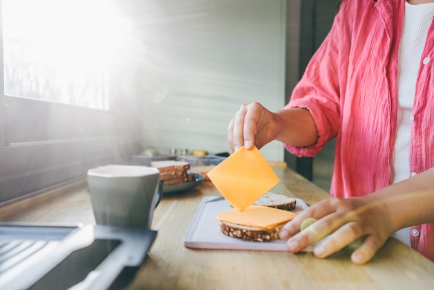 Snijd je kaas bij en eet minder vlees: dit zijn de nieuwe adviezen van ...