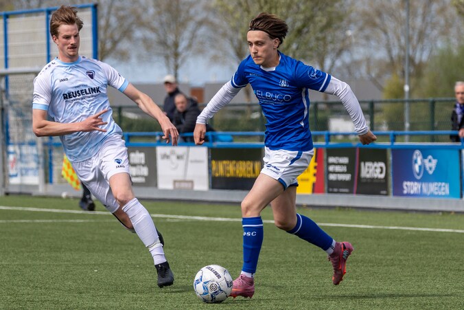 Van de derde klasse naar de vierde divisie? Voor Sil (19) een weerzien met  oude bekenden | Sport | De Gelderlander.nl