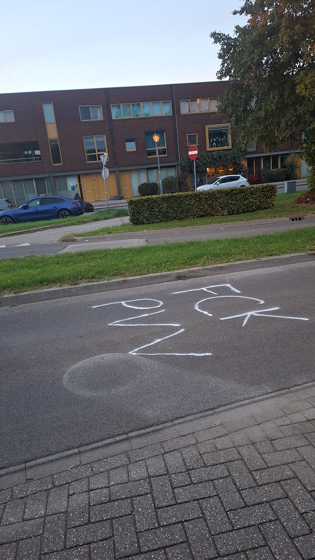 ‘Fck PVV’ en ‘Welcome azc’: opvallende graffiti in Lent na nieuws over ...