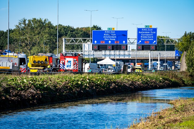 Dode en twee zwaargewonden bij ongeluk met drie auto’s op A16 bij ...