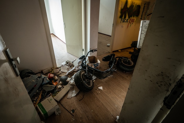Politie veegt Paasbergflat in anderhalf uur helemaal leeg: ‘Ik vind dit ...