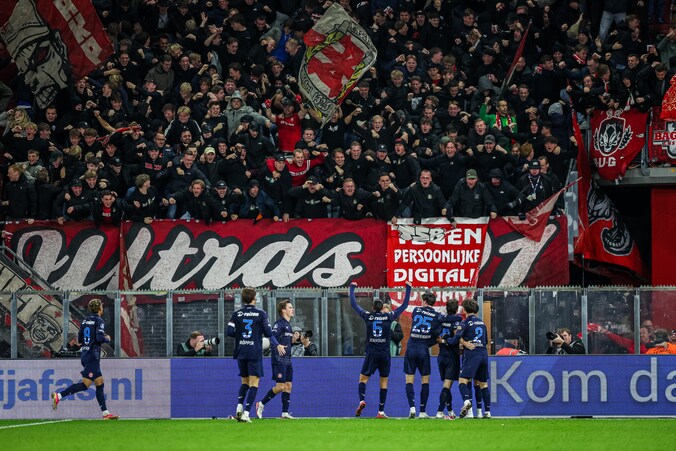 TERUGLEZEN | FC Twente slaat toe in de slotfase en verslaat AZ • Ploeg ...