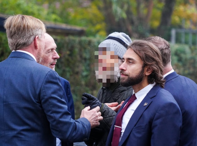 Verwarde man rent af op koning Willem-Alexander bij werkbezoek ...